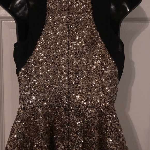 Top - Picture 2 of 3